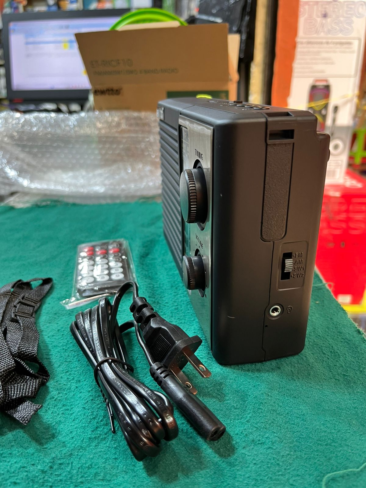 Radio FM/Am corriente y a pilas con control remoto Cod:1360 driver :03