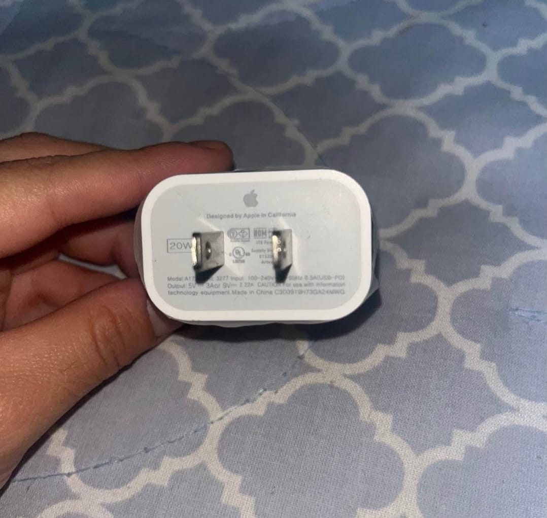 Cubo iphone 20W COD:3149 COD:01;02