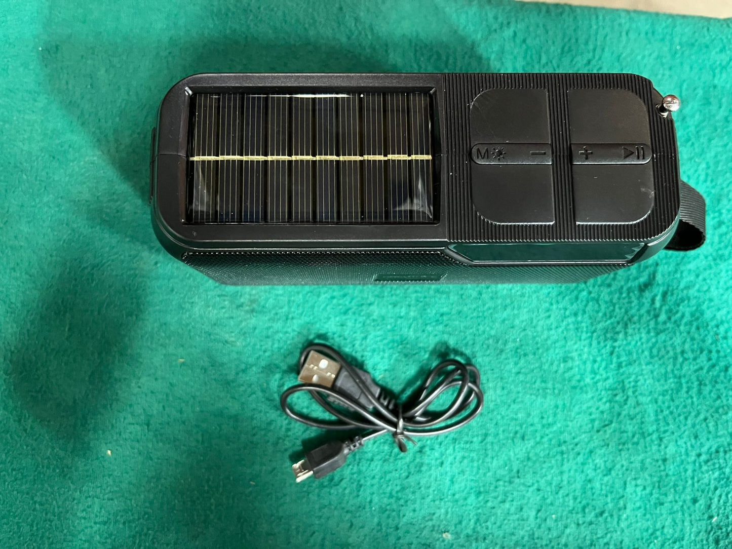 Radio recargable y con panel y usb y memoria Cod:1371 driver :03