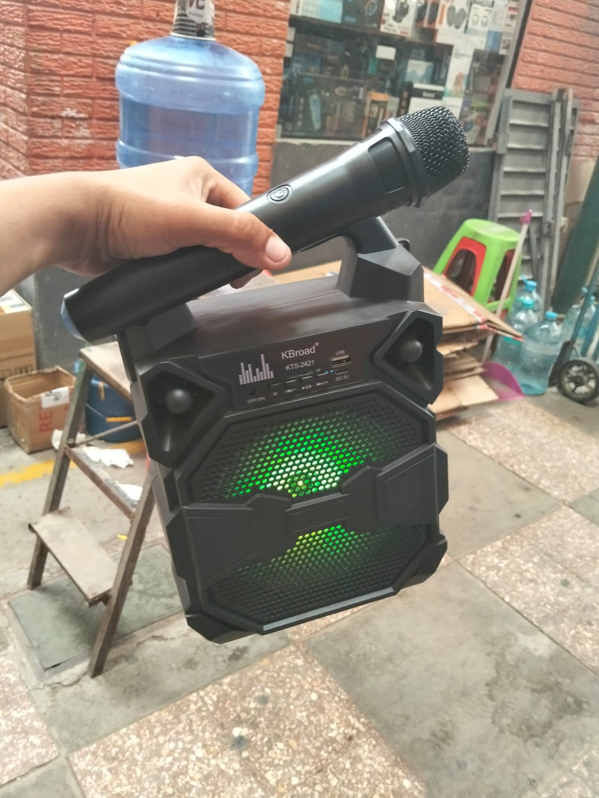 Parlante Bluetooth con microfono karaoke cod:1202 driver :01